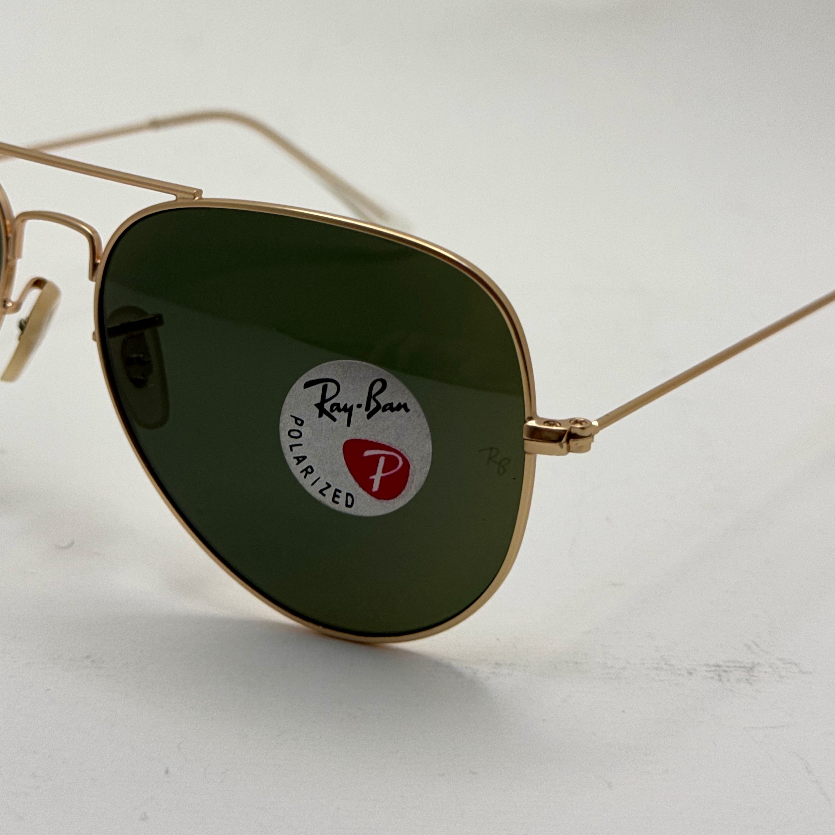 عینک ریبن خلبانی شیشه سنگ پلاریزه سبز با فریم طلایی به همراه پک کامل ریبن کد Rayban RB 3026 (ارسال رایگان)