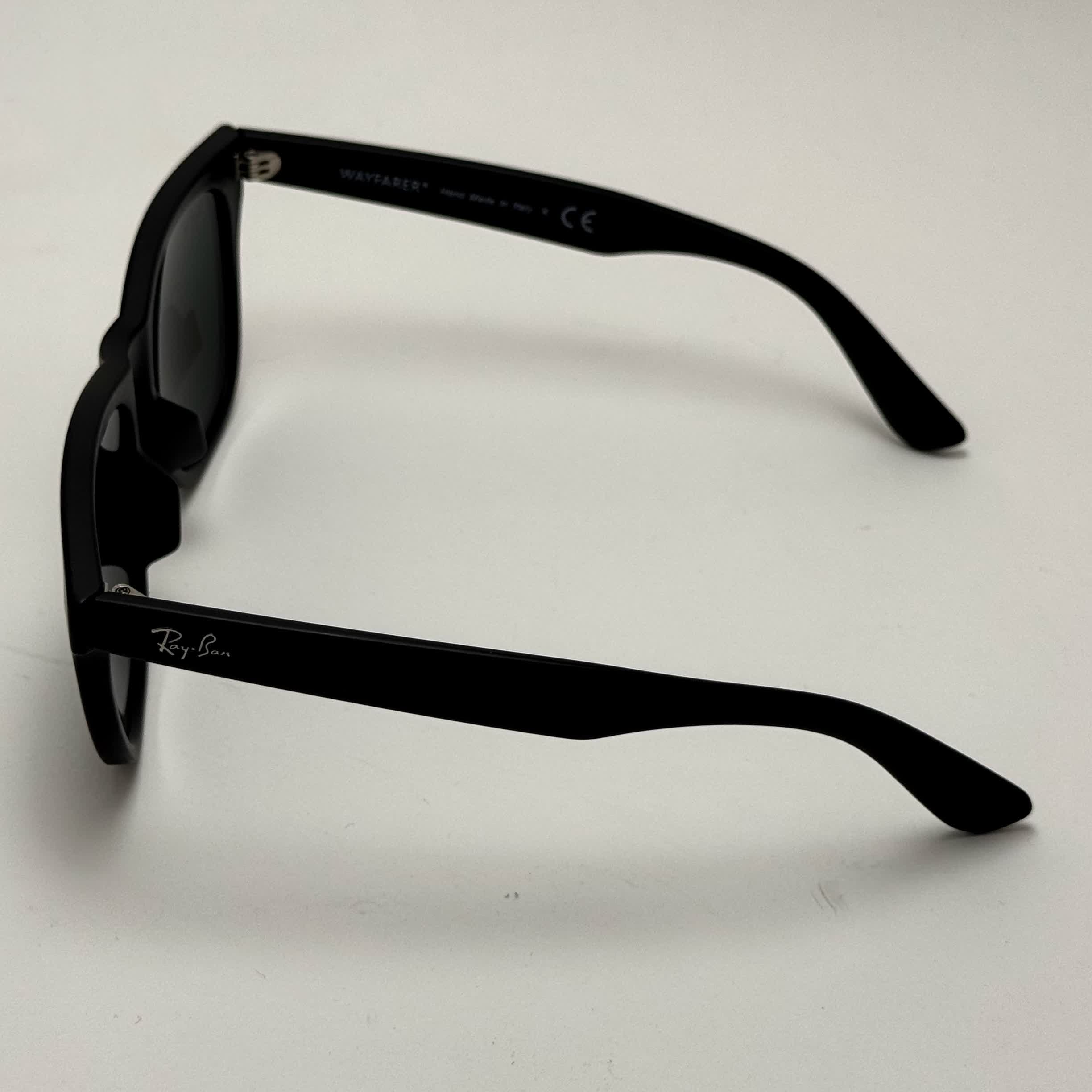 عینک آفتابی ریبن ویفرر شیشه سنگ مشکی که همراه پک کامل ریبن Rayban WAYFARER RB 2140 سایز 54 (ارسال رایگان)