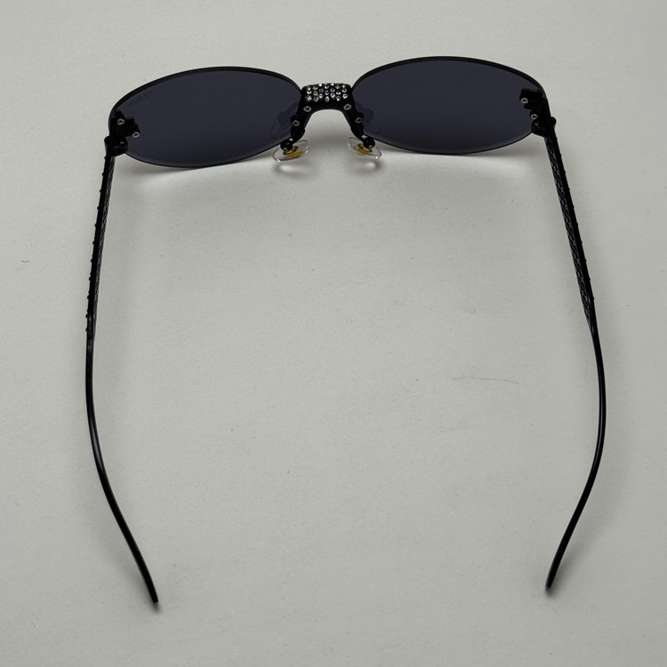 عینک آفتابی زنانه فندی Fendi فریم لس بیضی مدل Oval Frame Diamond Style نگین کاری شده کیفیت مستر تمام مشکی (ارسال رایگان)