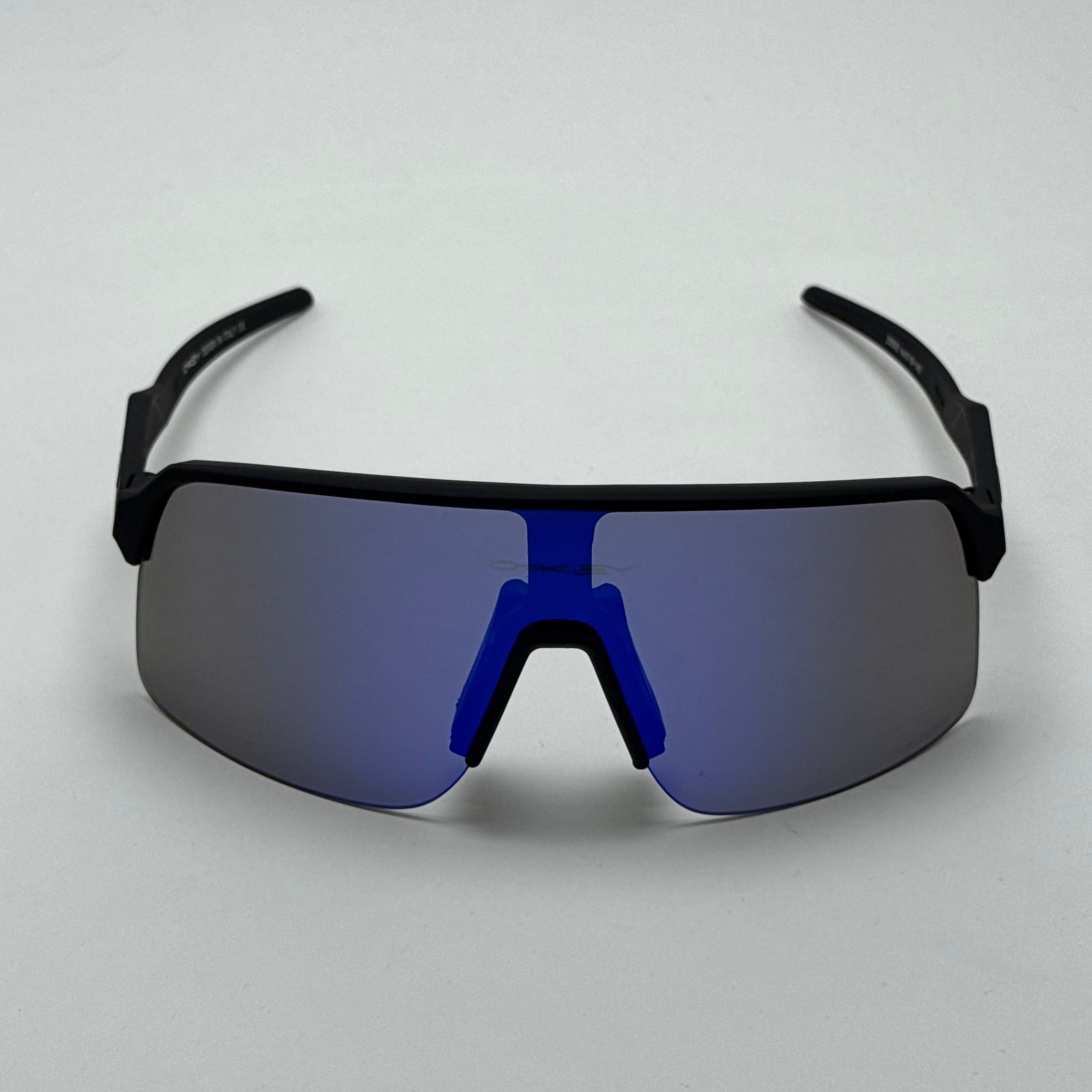 عینک آفتابی اسپرت اوکلی OAKLEY مدل SUTRO فریم مشکی عدسی آبی (ارسال رایگان)