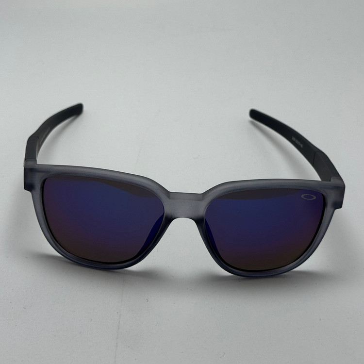 عینک آفتابی اوکلی سبک OAKLEY طوسی عدسی آبی آیینه ای کد 2435 (ارسال رایگان)