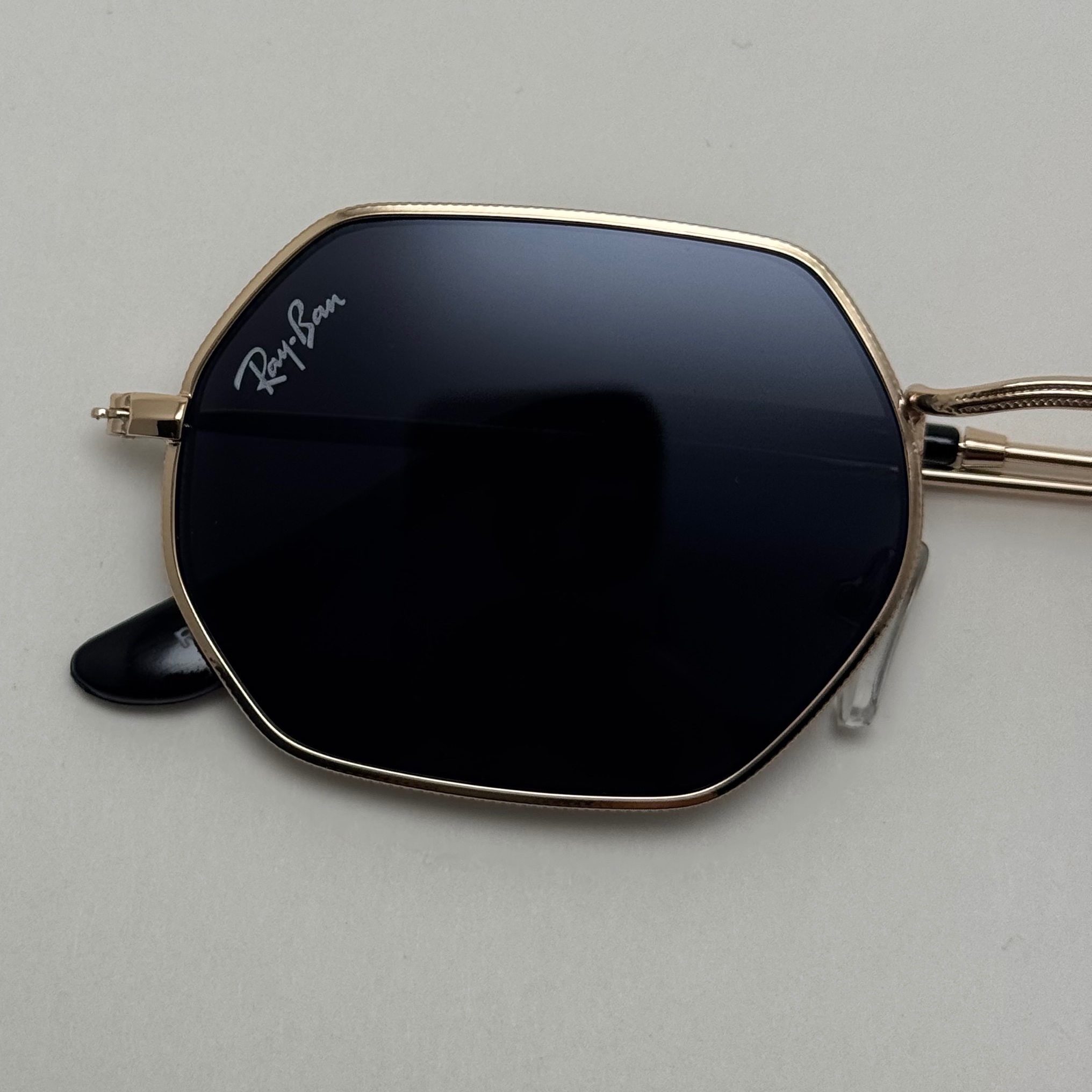 عینک آفتابی ریبن Ray-ban شش ضلعی مشکی طلایی سبک کد RB 3556