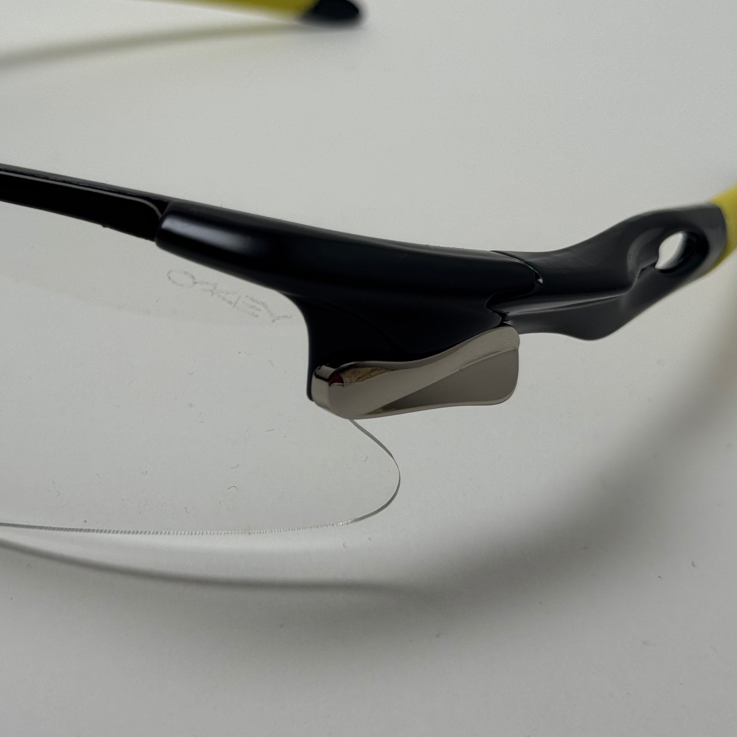 عینک شب اسپرت اوکلی Oakley مدلRadar عدسی بی رنگ فریم مشکی کد 806 - عینک طوفان - عینک شب