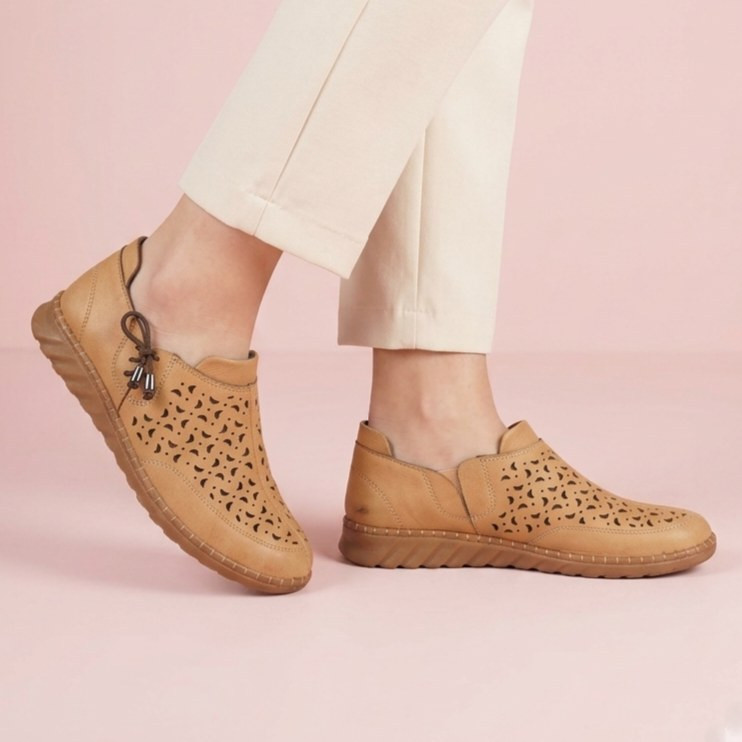 کفش طبی زنانه دست دوز مدل یلدا رنگ کرم(همراه با کفی طبی) پرفرووش
