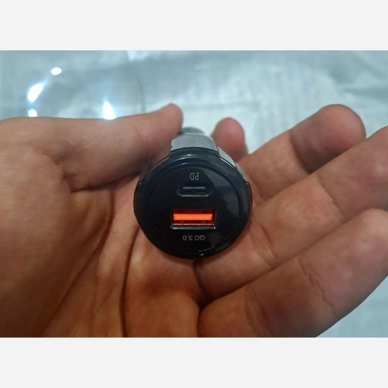 شارژر فندکی جنس خوب دارای خروجی usb و pd فست شارژ پرفروش باحداقل سود ایکس