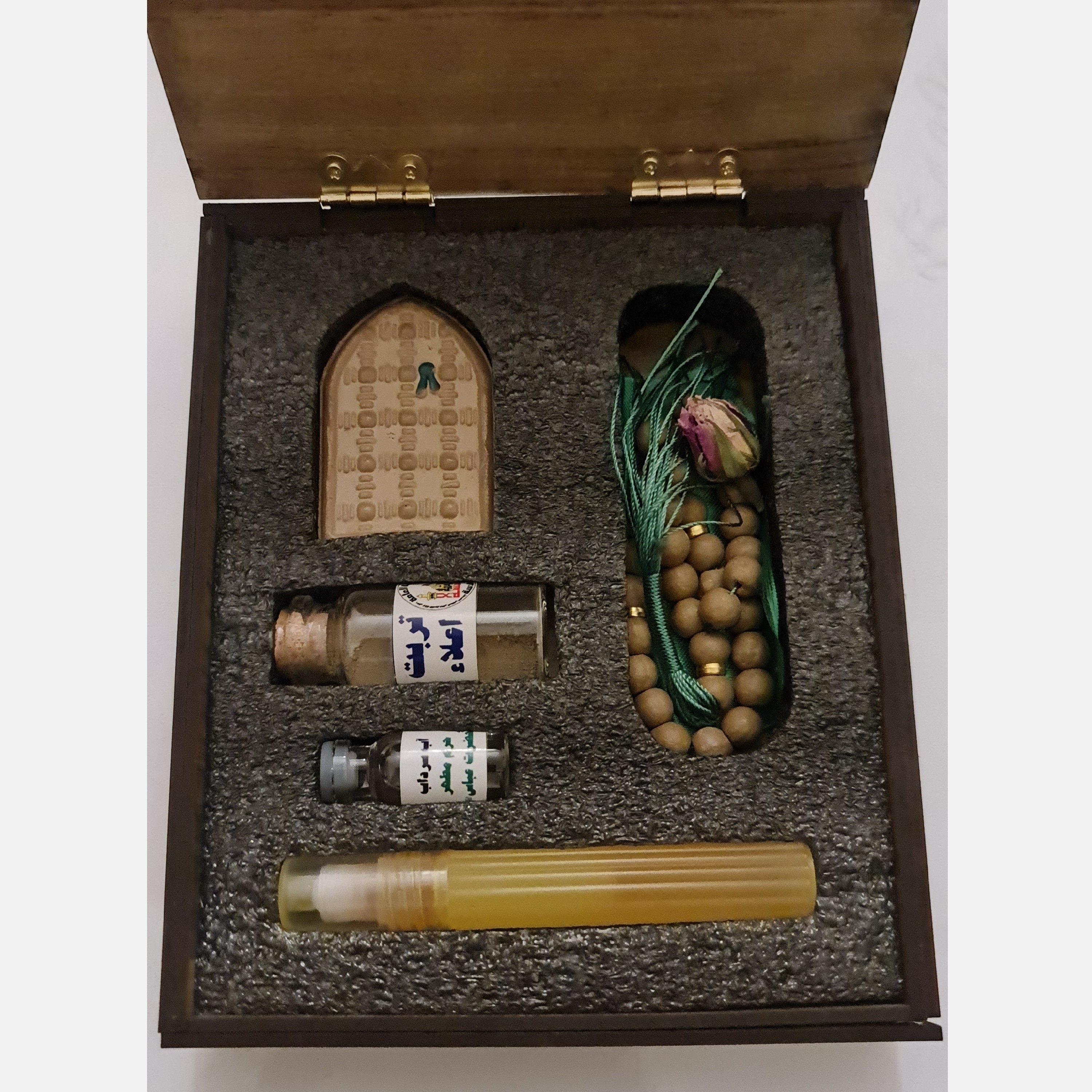 بسته فرهنگی سوغات کربلا جدید (اقتصادی مناسب هدیه ) عطر کربلا تربت امام حسین تسبیح مهر آب سرداب حرم حضرت عباس